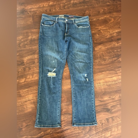 Pilcro and the Letterpress Denim - Anthropologie Pilcro The Slim Boyfriend Jeans Light Factory Distressed 
Size 31